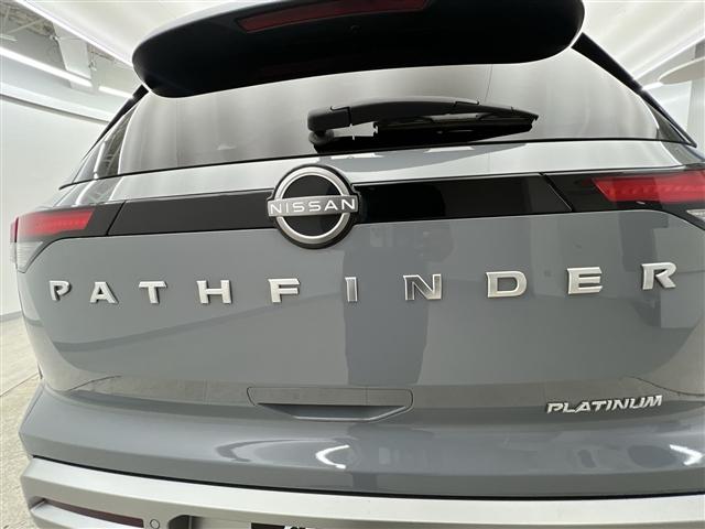 Photo of 2024 Boulder Gray Pearl Nissan Pathfinder