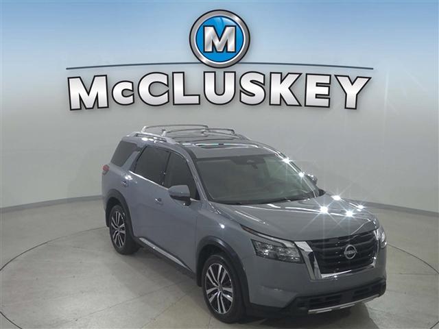 Photo of 2024 Boulder Gray Pearl Nissan Pathfinder