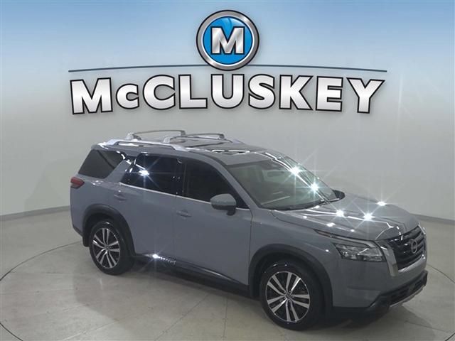 Photo of 2024 Boulder Gray Pearl Nissan Pathfinder