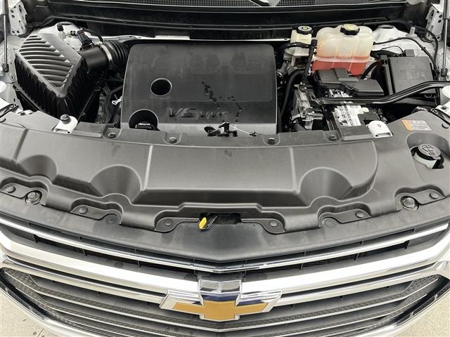 Photo of 2020 Summit White Chevrolet Traverse