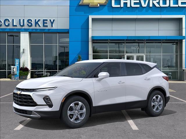 Photo of 2025 Summit White Chevrolet Blazer