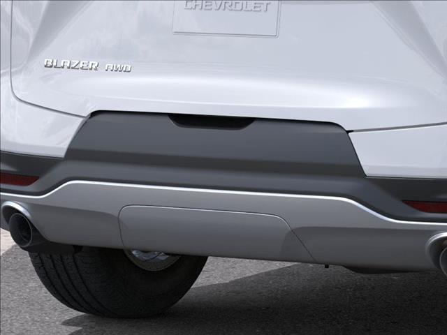Photo of 2025 Summit White Chevrolet Blazer