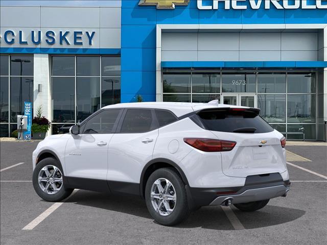 Photo of 2025 Summit White Chevrolet Blazer