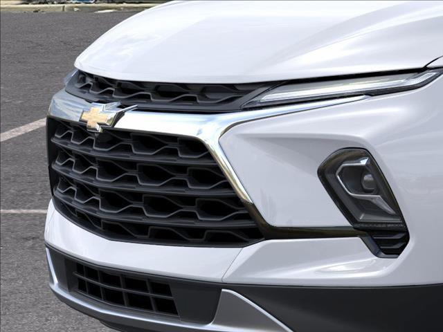 Photo of 2025 Summit White Chevrolet Blazer