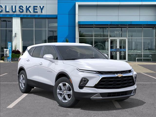 Photo of 2025 Summit White Chevrolet Blazer