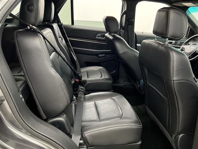 Photo of 2017 MAGNETIC METALLIC Ford Explorer