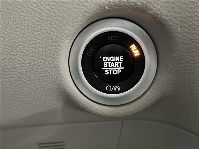 Photo of 2021 Velvet Red Pearlcoat Chrysler Voyager