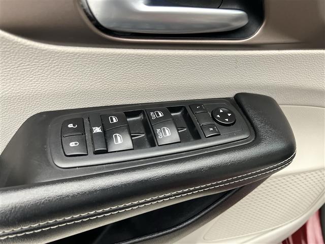 Photo of 2021 Velvet Red Pearlcoat Chrysler Voyager