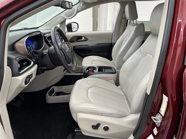 Photo of 2021 Velvet Red Pearlcoat Chrysler Voyager