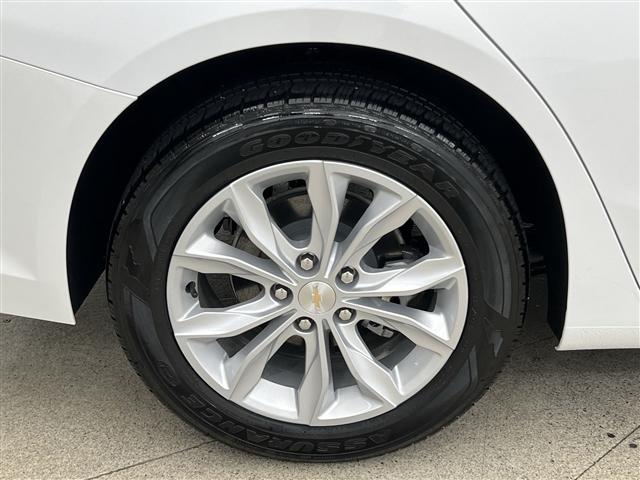 Photo of 2024 Summit White Chevrolet Malibu