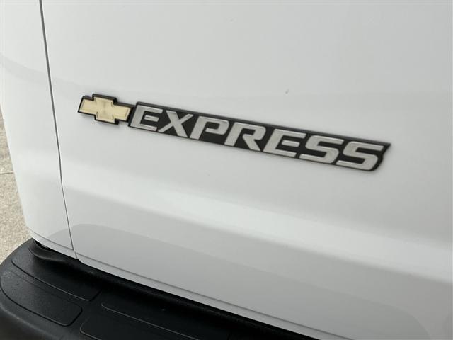 Photo of 2022 Summit White Chevrolet Express 2500