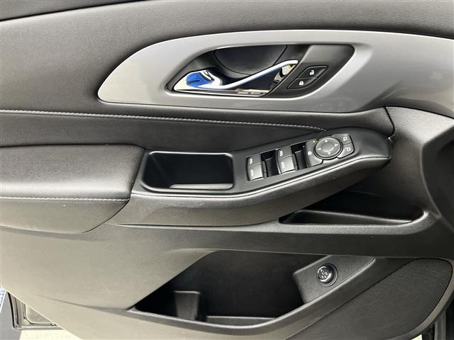 Photo of 2022 Mosaic Black Metallic Chevrolet Traverse