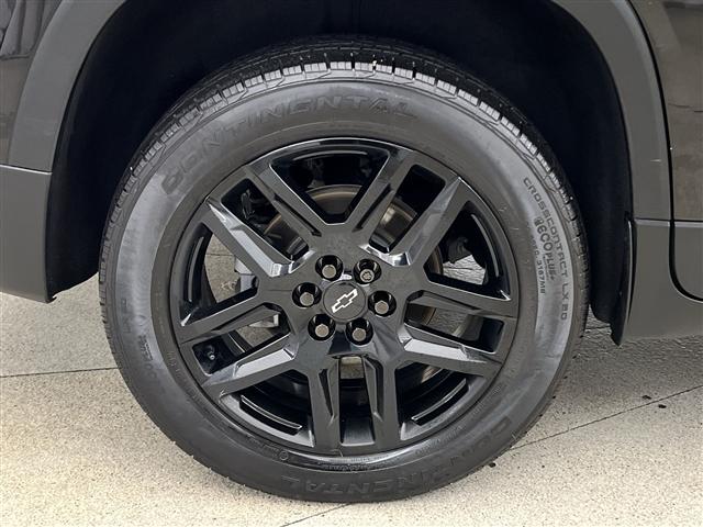 Photo of 2022 Mosaic Black Metallic Chevrolet Traverse