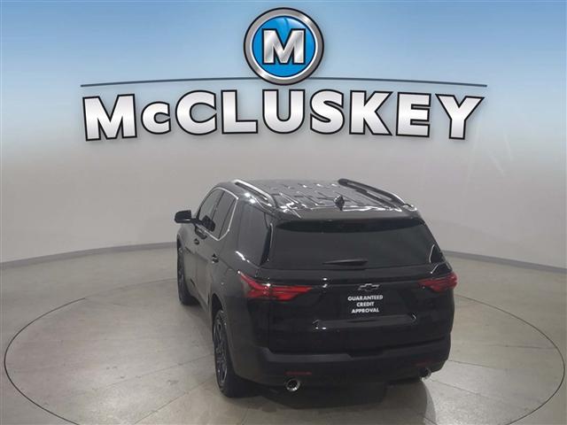 Photo of 2022 Mosaic Black Metallic Chevrolet Traverse