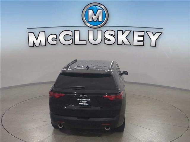 Photo of 2022 Mosaic Black Metallic Chevrolet Traverse