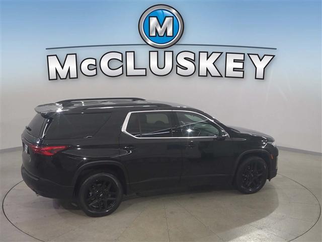 Photo of 2022 Mosaic Black Metallic Chevrolet Traverse