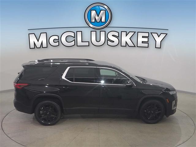 Photo of 2022 Mosaic Black Metallic Chevrolet Traverse