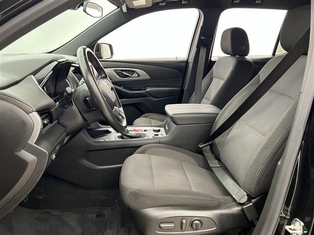 Photo of 2022 Mosaic Black Metallic Chevrolet Traverse