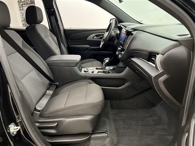 Photo of 2022 Mosaic Black Metallic Chevrolet Traverse