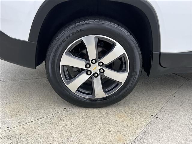 Photo of 2020 Summit White Chevrolet Traverse