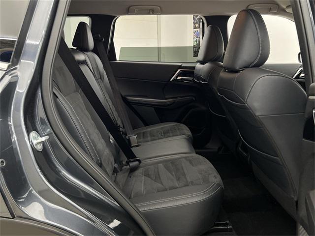 Photo of 2024 Mercury Gray Metallic Mitsubishi Outlander