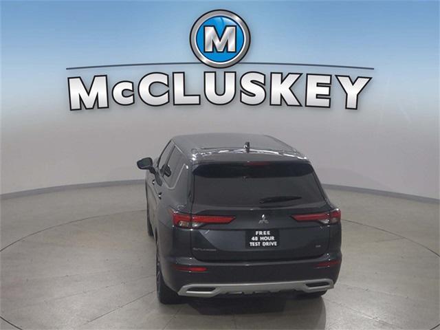 Photo of 2024 Mercury Gray Metallic Mitsubishi Outlander