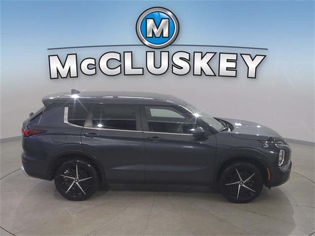 Photo of 2024 Mercury Gray Metallic Mitsubishi Outlander