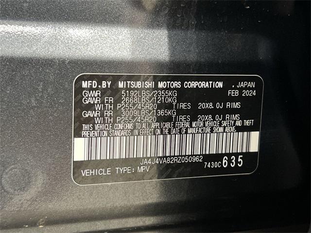 Photo of 2024 Mercury Gray Metallic Mitsubishi Outlander
