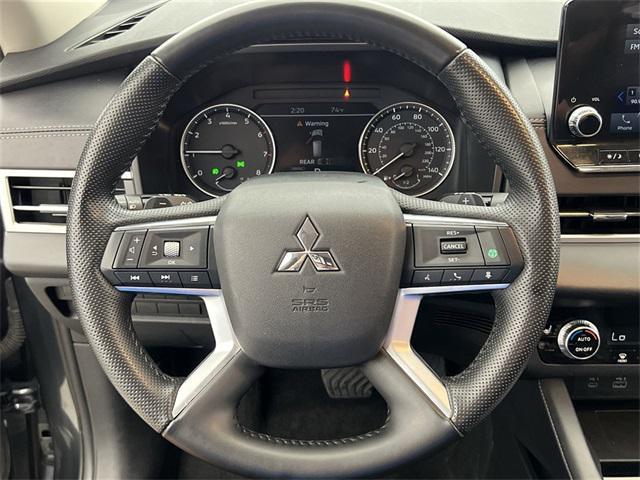 Photo of 2024 Mercury Gray Metallic Mitsubishi Outlander