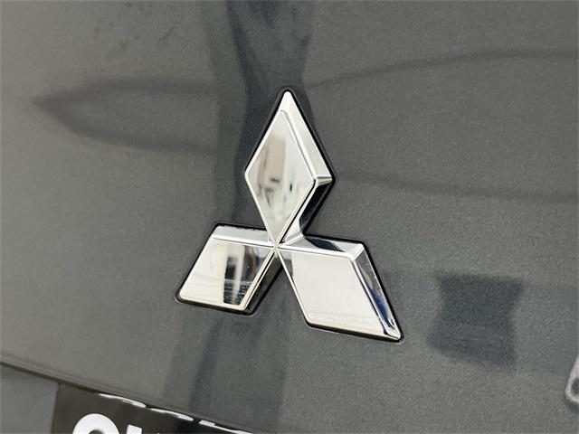 Photo of 2024 Mercury Gray Metallic Mitsubishi Outlander