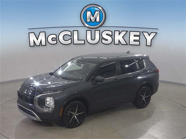 Photo of 2024 Mercury Gray Metallic Mitsubishi Outlander