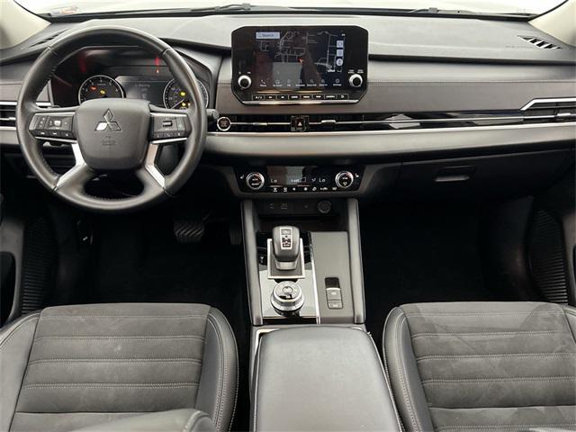 Photo of 2024 Mercury Gray Metallic Mitsubishi Outlander