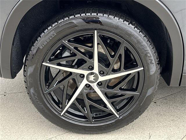 Photo of 2024 Mercury Gray Metallic Mitsubishi Outlander