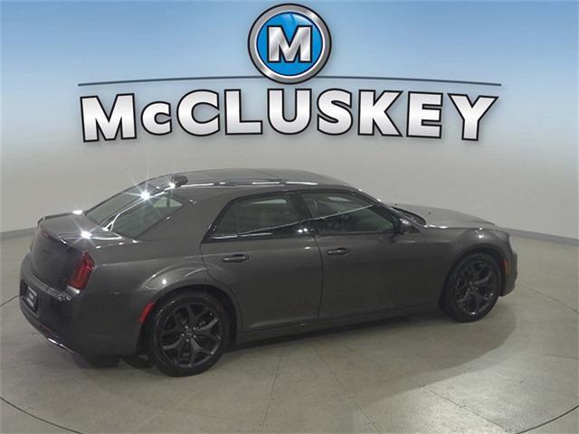 Photo of 2023 Granite Crystal Metallic Clearcoat Chrysler 300