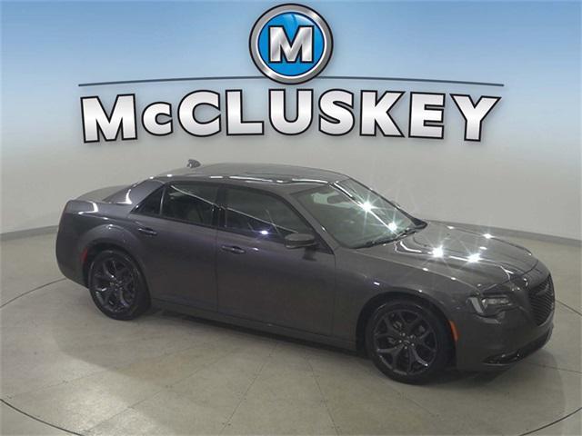 Photo of 2023 Granite Crystal Metallic Clearcoat Chrysler 300