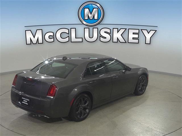 Photo of 2023 Granite Crystal Metallic Clearcoat Chrysler 300