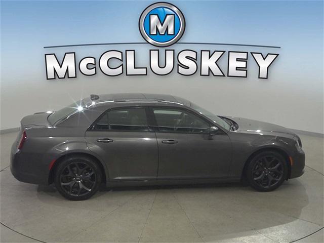 Photo of 2023 Granite Crystal Metallic Clearcoat Chrysler 300