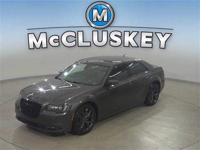 Photo of 2023 Granite Crystal Metallic Clearcoat Chrysler 300