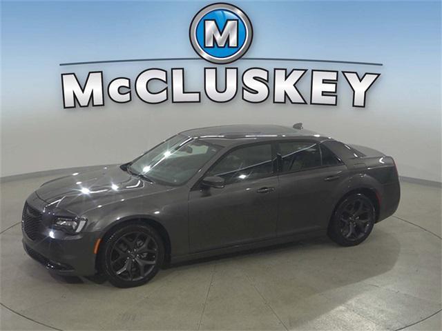 Photo of 2023 Granite Crystal Metallic Clearcoat Chrysler 300
