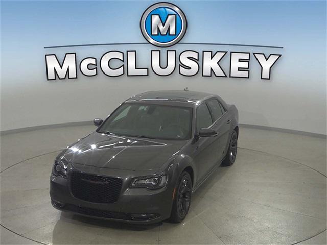 Photo of 2023 Granite Crystal Metallic Clearcoat Chrysler 300