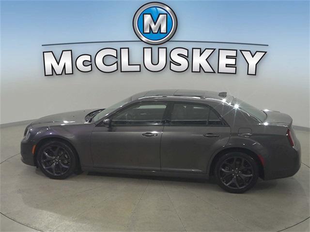 Photo of 2023 Granite Crystal Metallic Clearcoat Chrysler 300