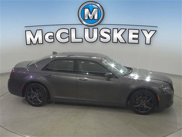 Photo of 2023 Granite Crystal Metallic Clearcoat Chrysler 300