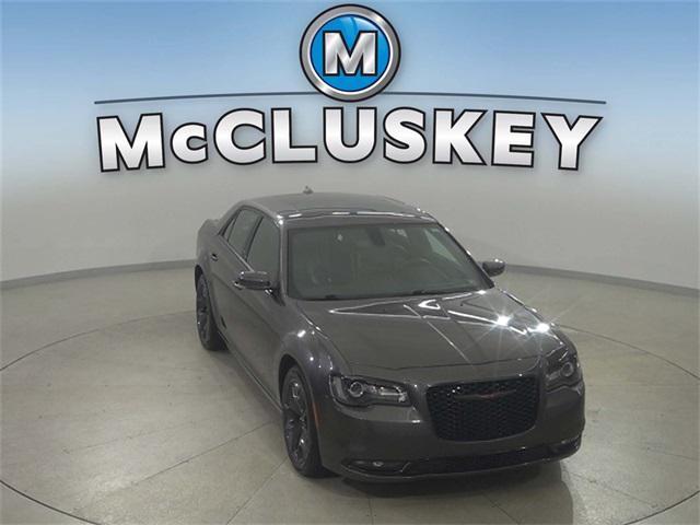 Photo of 2023 Granite Crystal Metallic Clearcoat Chrysler 300