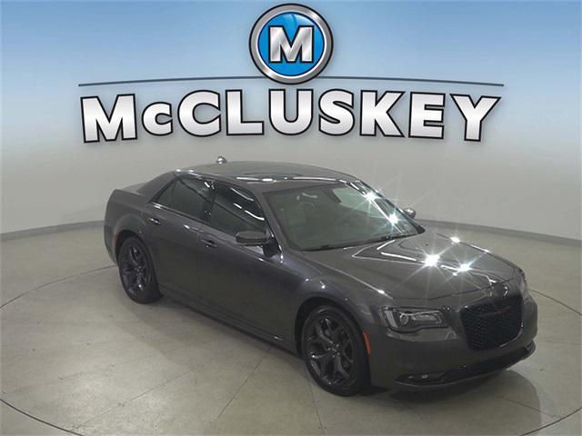 Photo of 2023 Granite Crystal Metallic Clearcoat Chrysler 300