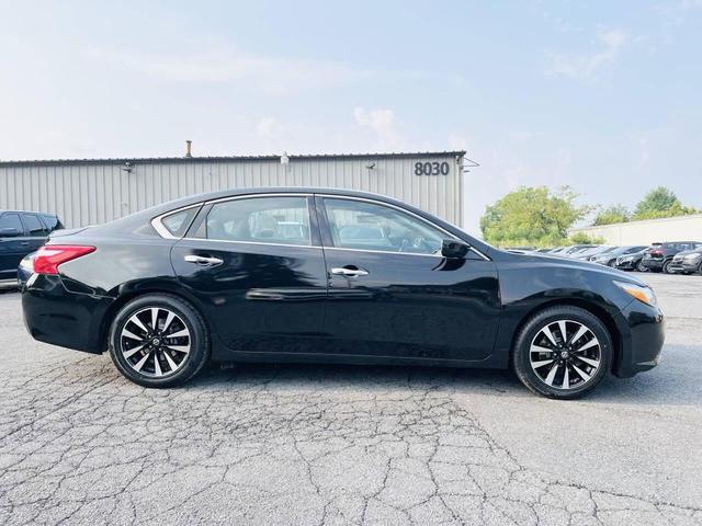 Photo of 2018 Super Black Nissan Altima
