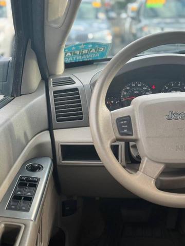 Photo of 2006 Light Graystone Pearlcoat Jeep Grand Cherokee