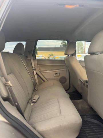 Photo of 2006 Light Graystone Pearlcoat Jeep Grand Cherokee