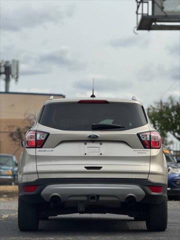 Photo of 2017 White Gold Ford Escape