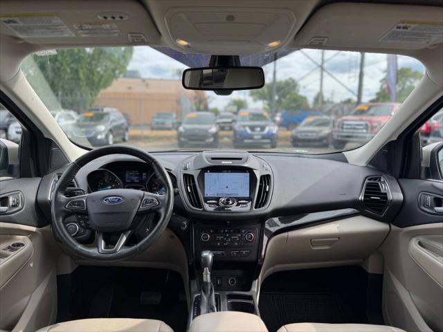Photo of 2017 White Gold Ford Escape