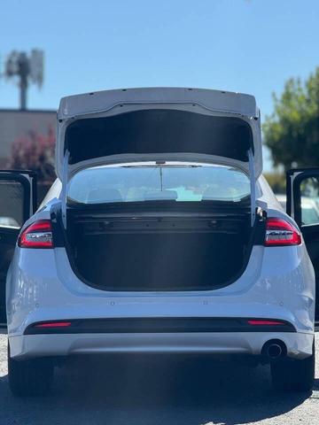 Photo of 2018 Oxford White Ford Fusion